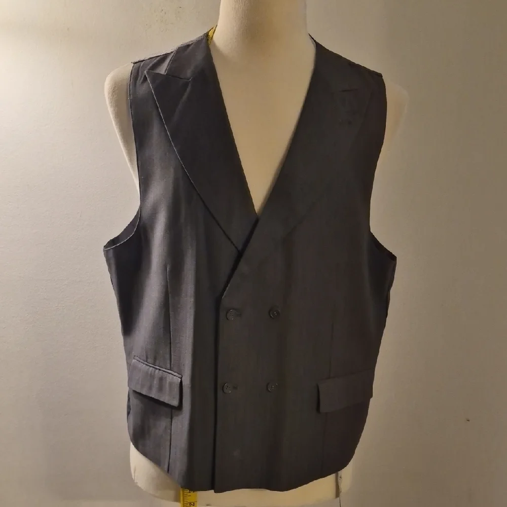 Elegant 3 Piece Double-Breasted Suit - Picture 5 of 11